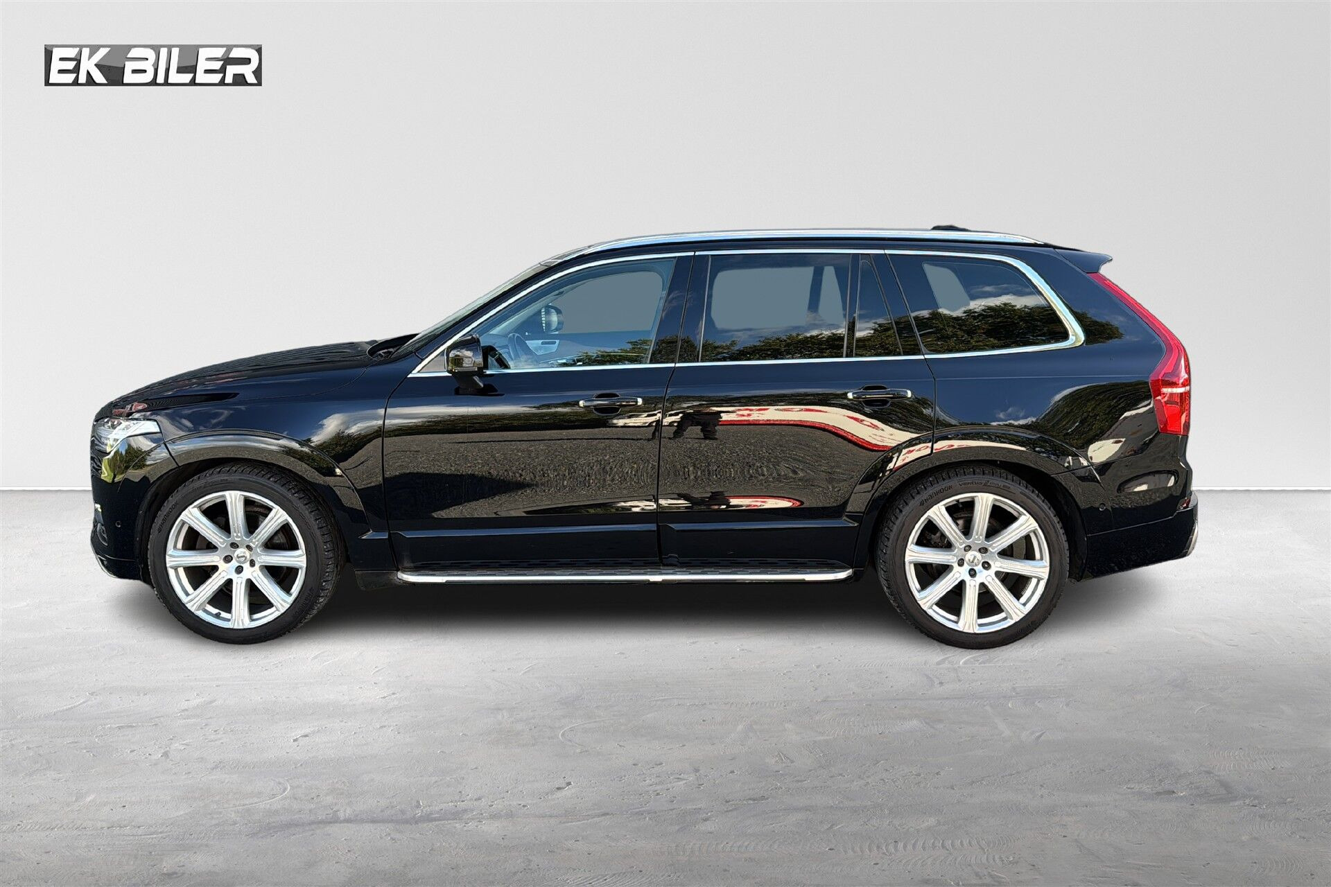 Sort Volvo XC90 fra 2015