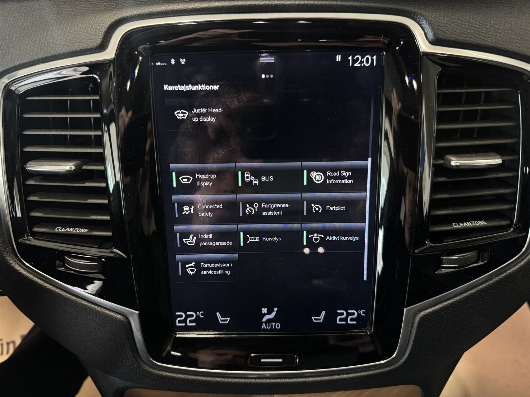 Sort Volvo XC90 fra 2015