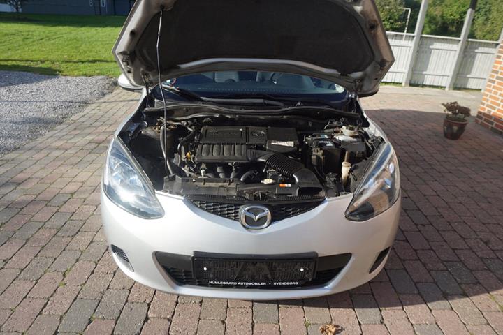 Sølv Mazda 2 fra 2009