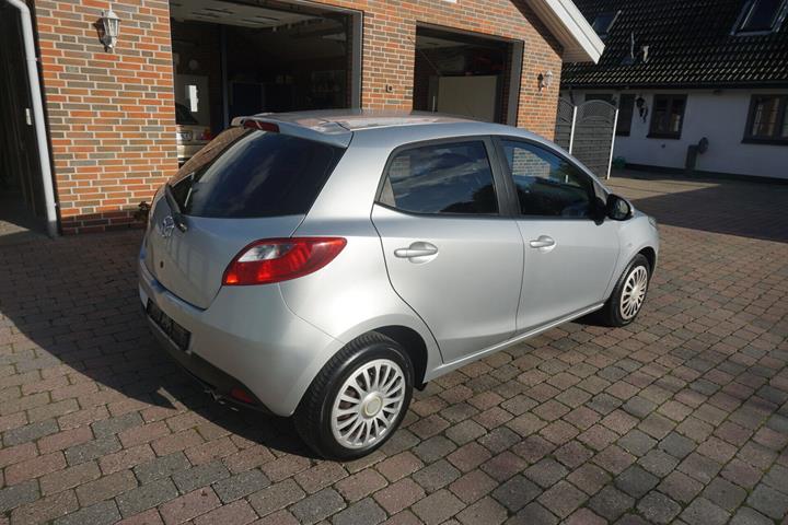 Sølv Mazda 2 fra 2009