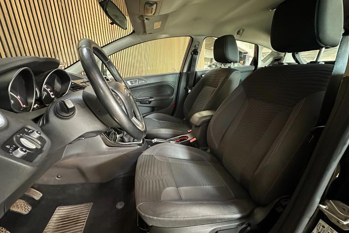 Sort Ford Fiesta fra 2013