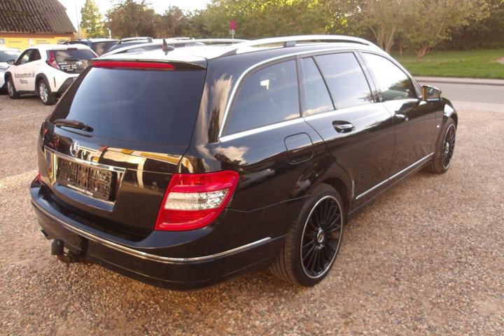 Sort Mercedes C250 fra 2010