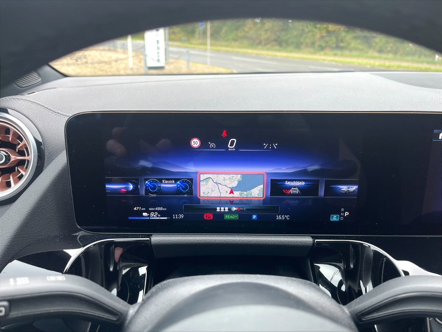 Blå Mercedes EQA250+ fra 2025