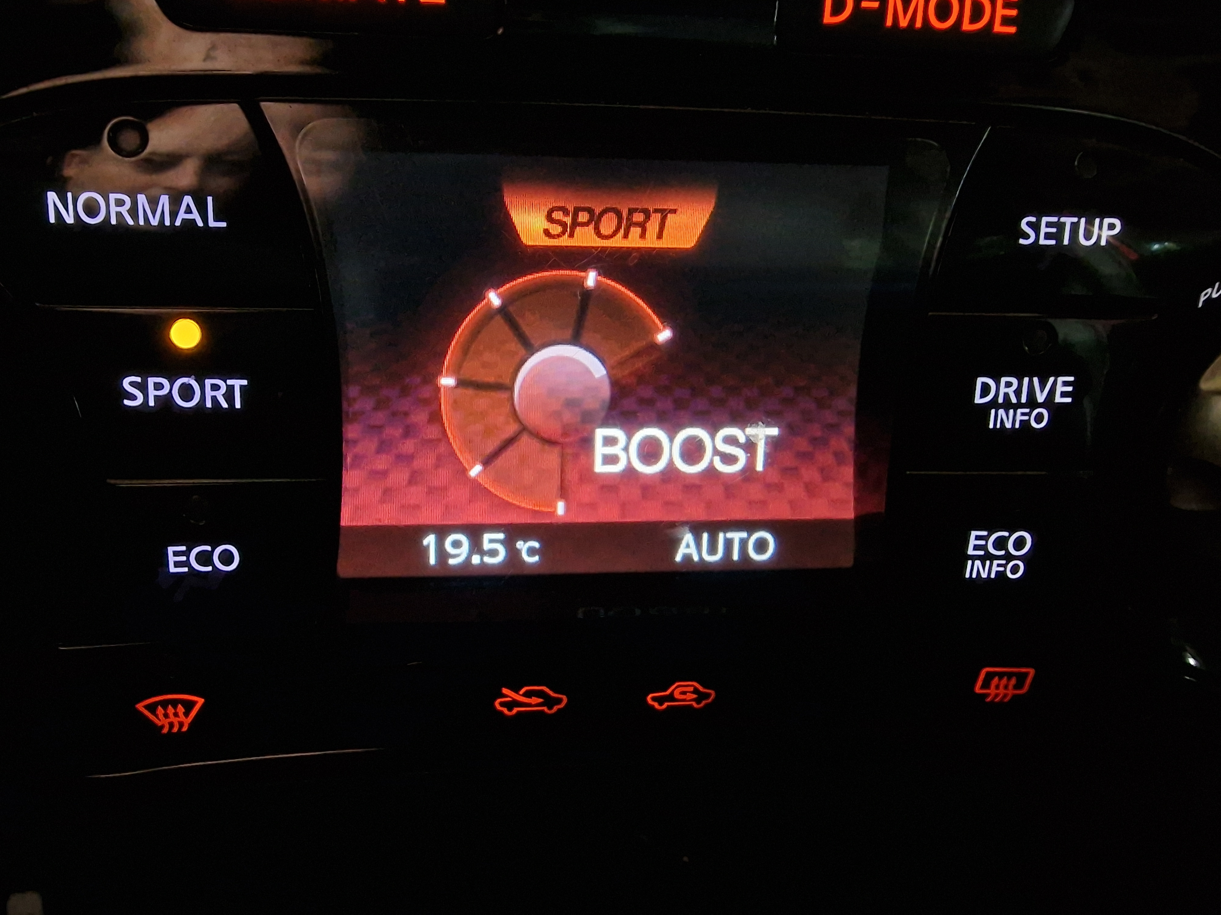 Rød Nissan Juke fra 2016