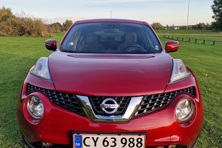 Rød Nissan Juke fra 2016