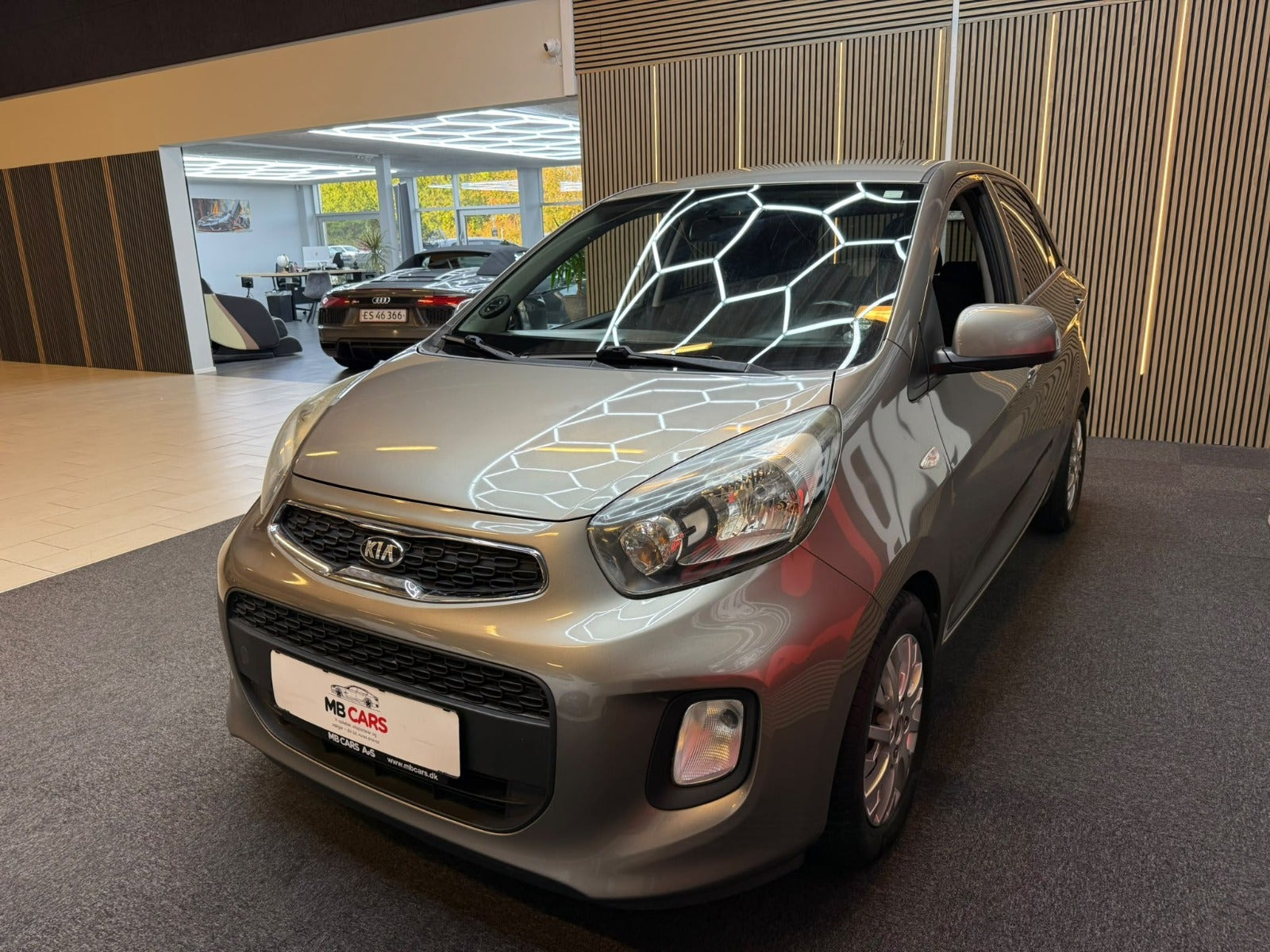 Orange Kia Picanto fra 2016