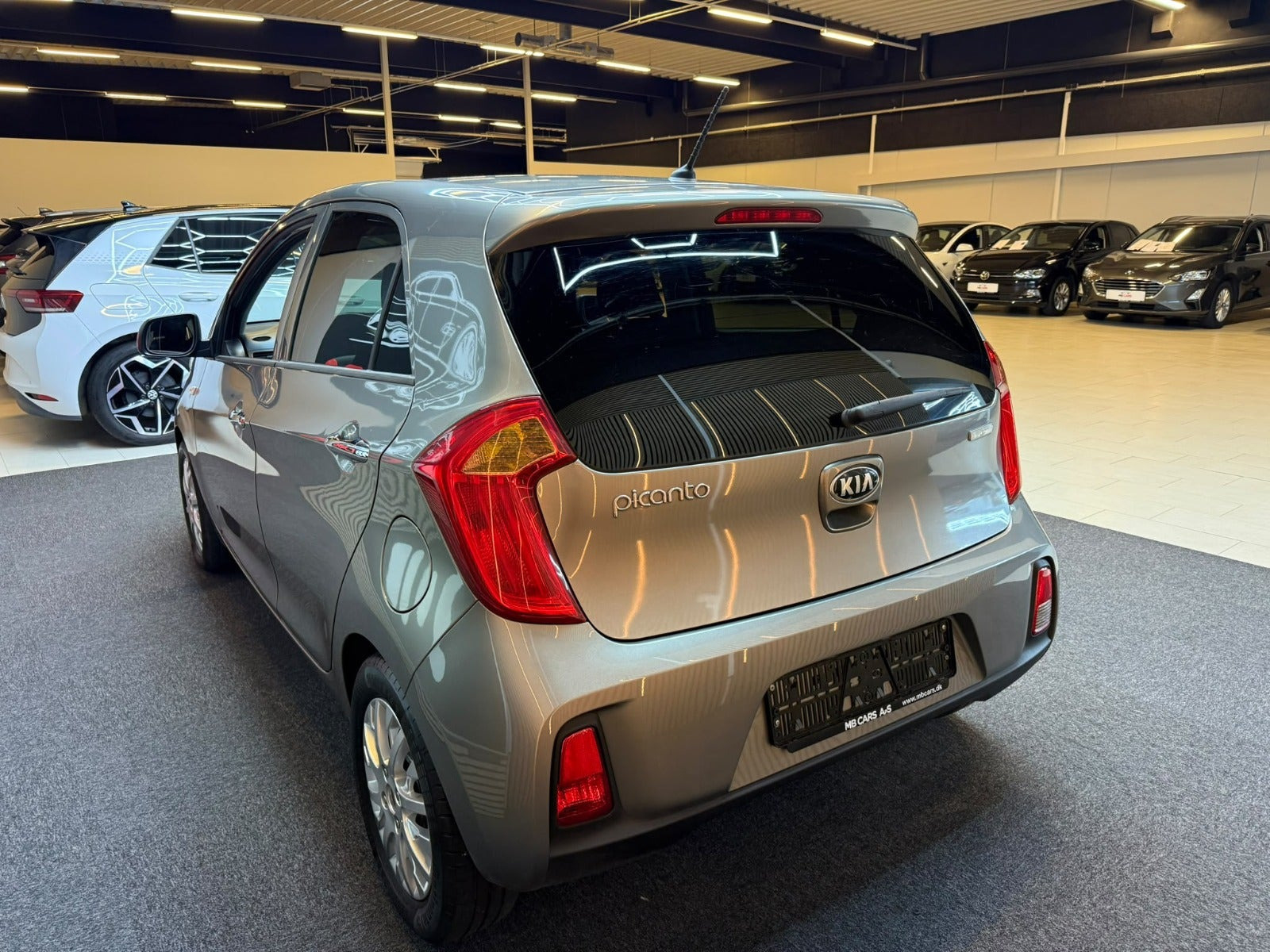 Orange Kia Picanto fra 2016