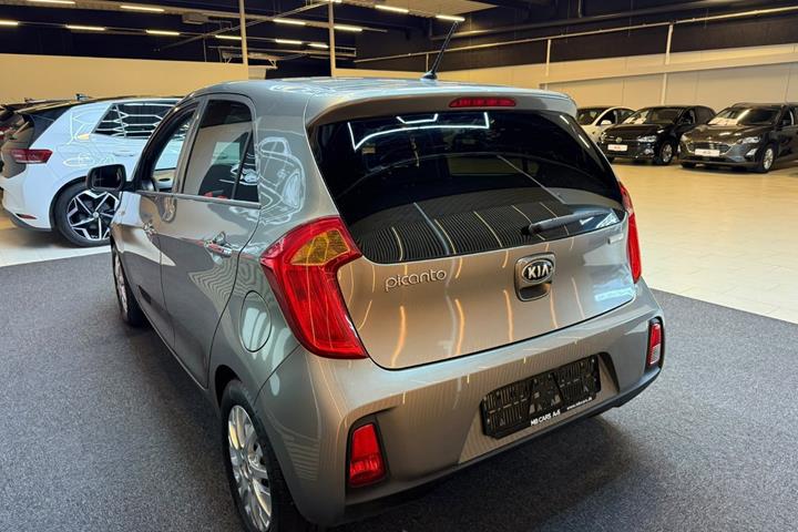 Orange Kia Picanto fra 2016