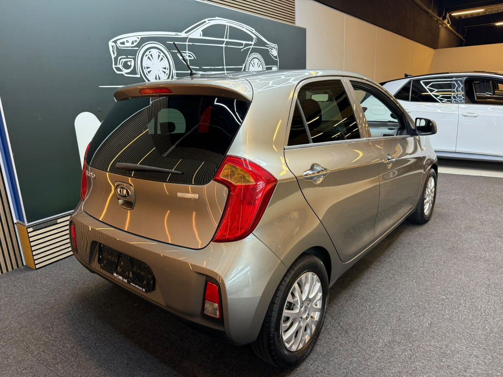 Orange Kia Picanto fra 2016