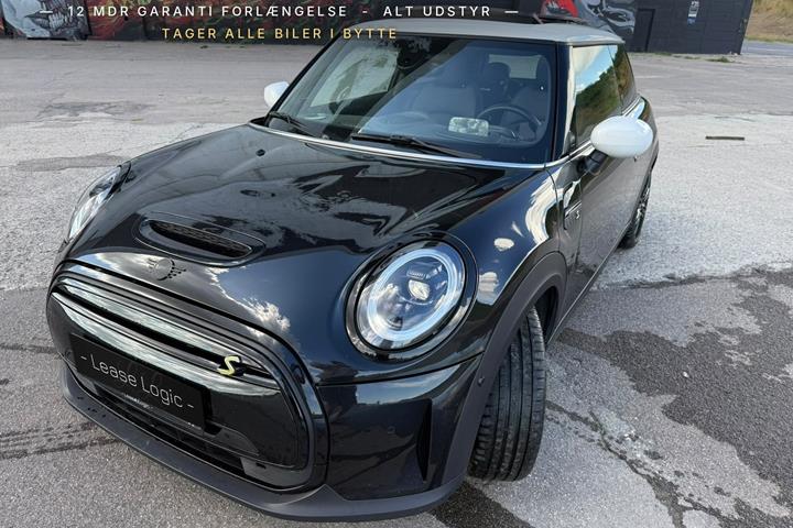 Sort Mini Cooper SE fra 2023 set udefra