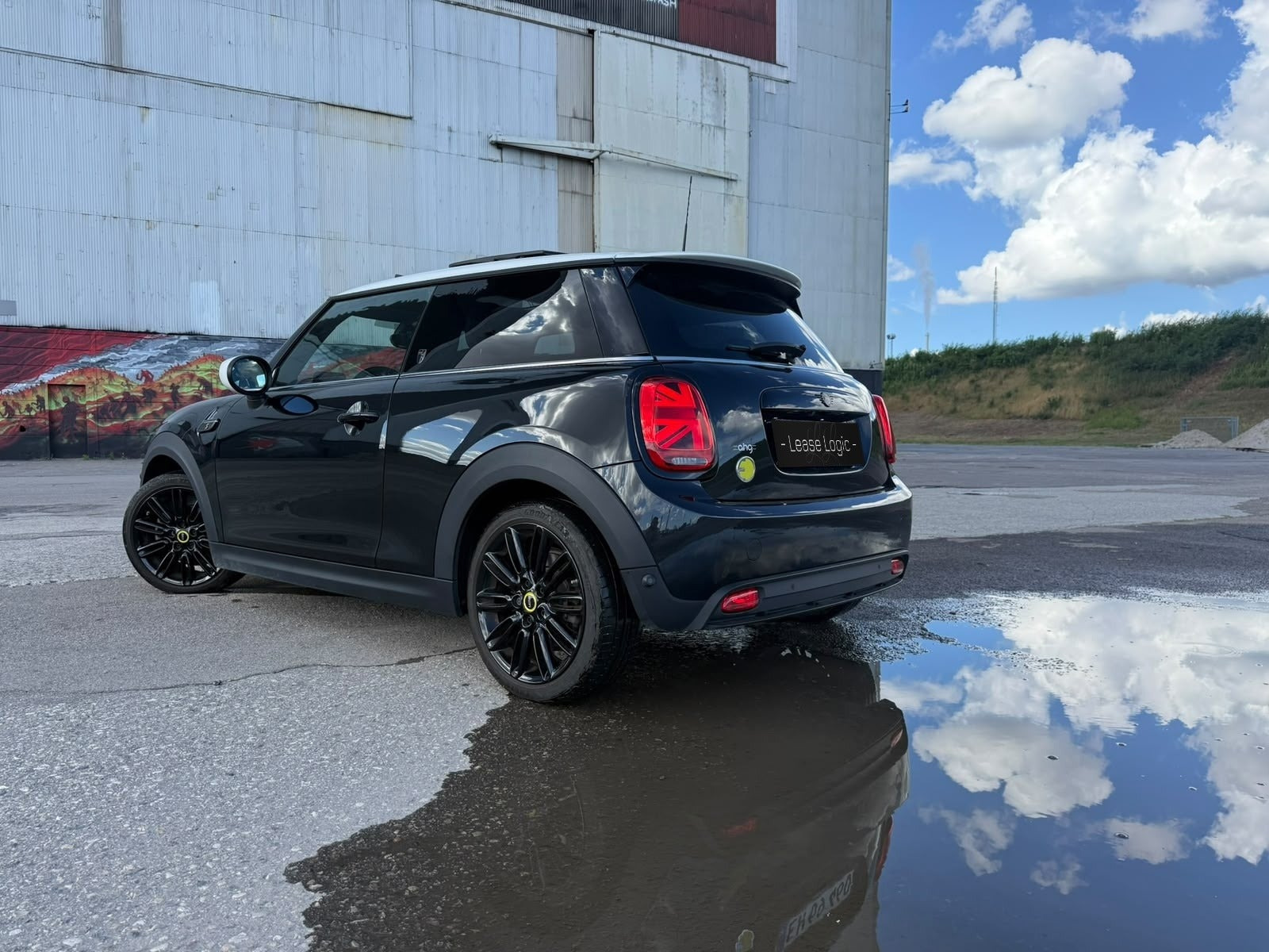 Sort Mini Cooper SE fra 2023