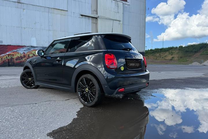 Sort Mini Cooper SE fra 2023
