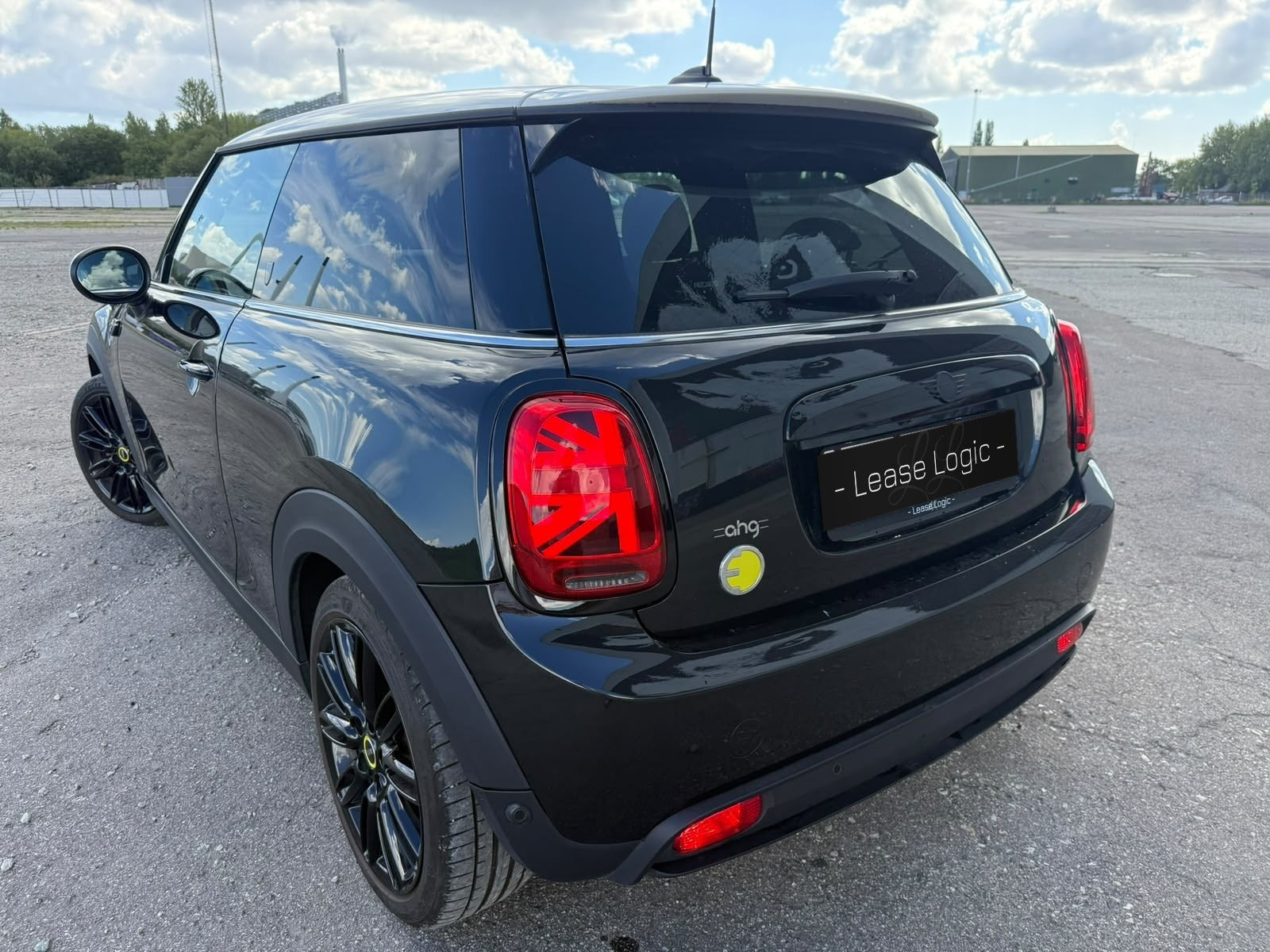 Sort Mini Cooper SE fra 2023