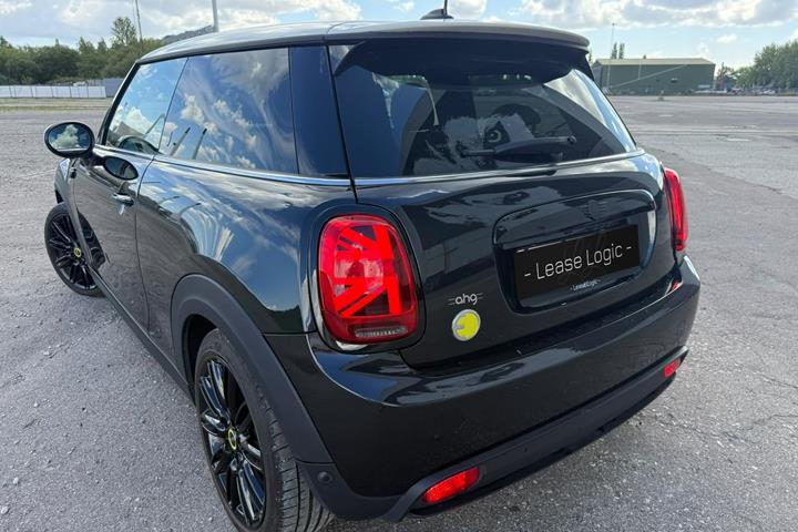 Sort Mini Cooper SE fra 2023