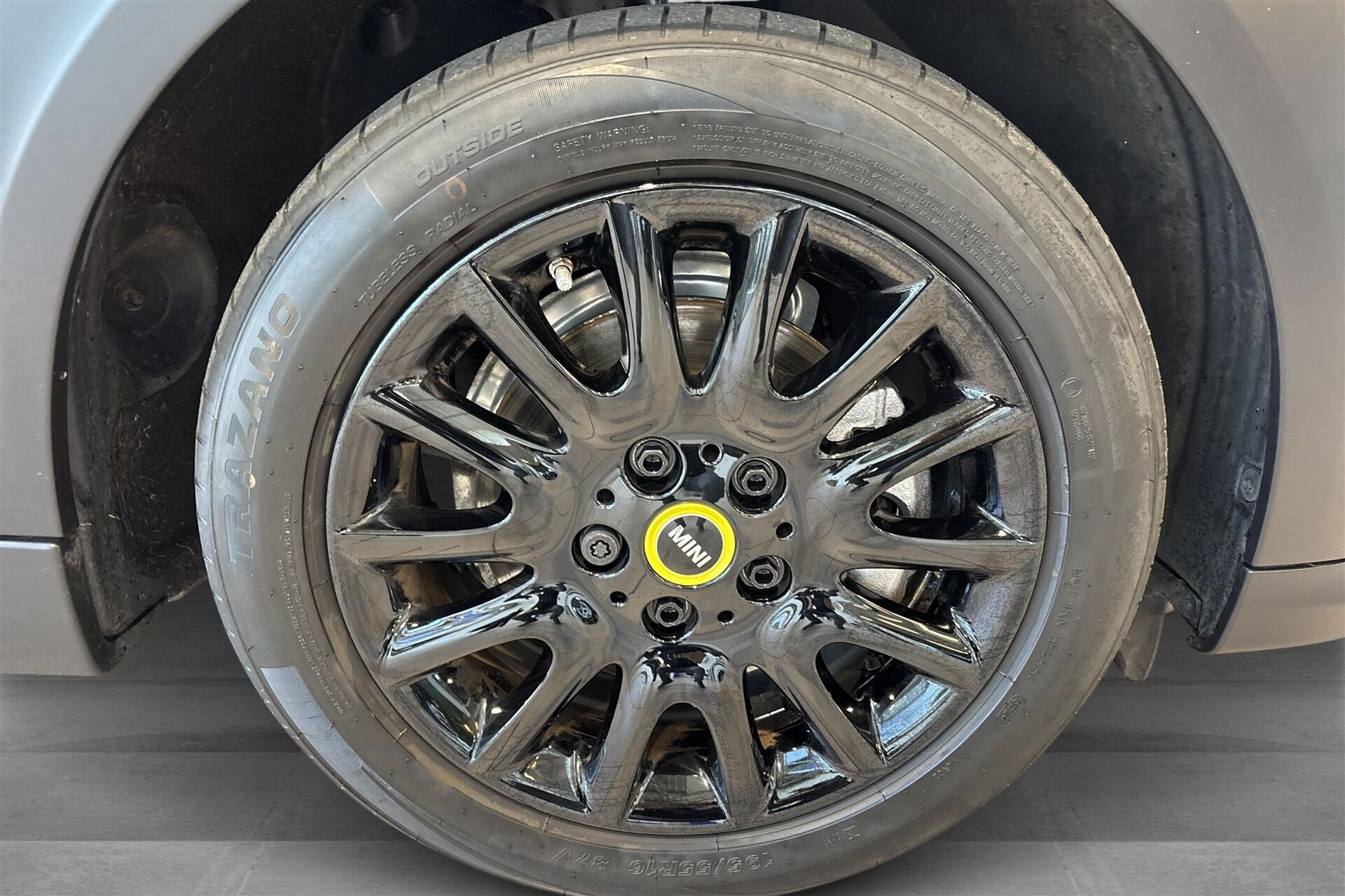 Sølv Mini Cooper fra 2023