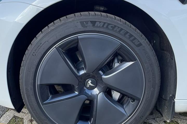undefined Tesla Model 3 fra 2023
