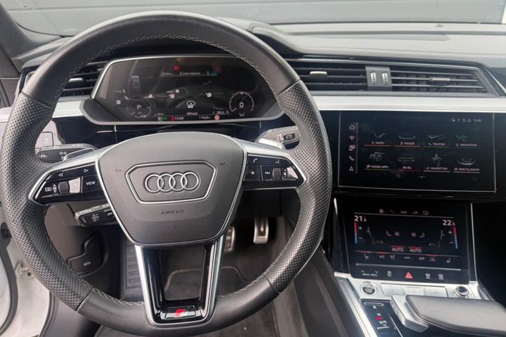 undefined Audi Q8 e-tron fra 2024