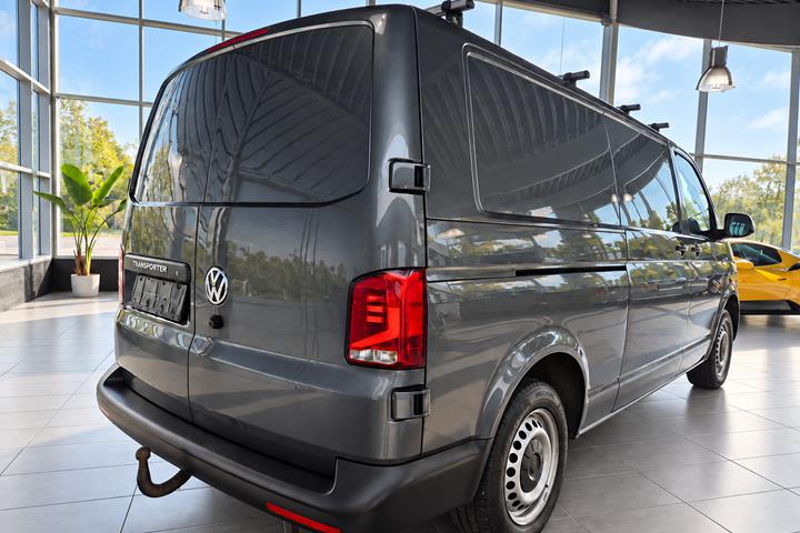 Sort VW Transporter fra 2021