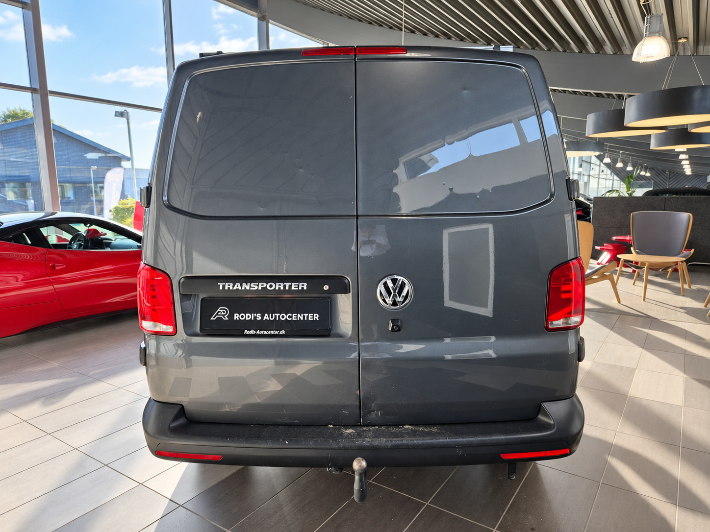Sort VW Transporter fra 2021