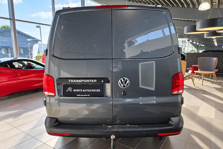 Sort VW Transporter fra 2021