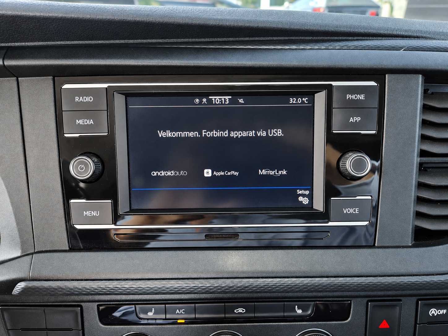 Sort VW Transporter fra 2021
