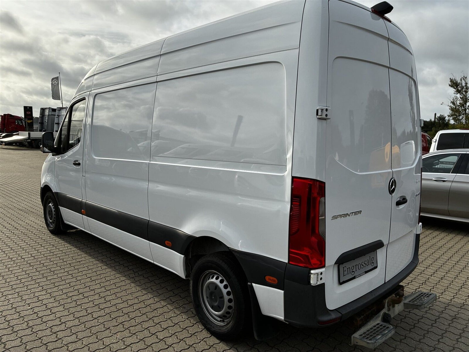 Hvid Mercedes Sprinter 214 fra 2020