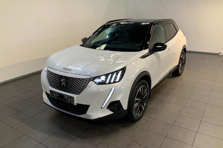 Hvid Peugeot e-2008 fra 2020 set udefra