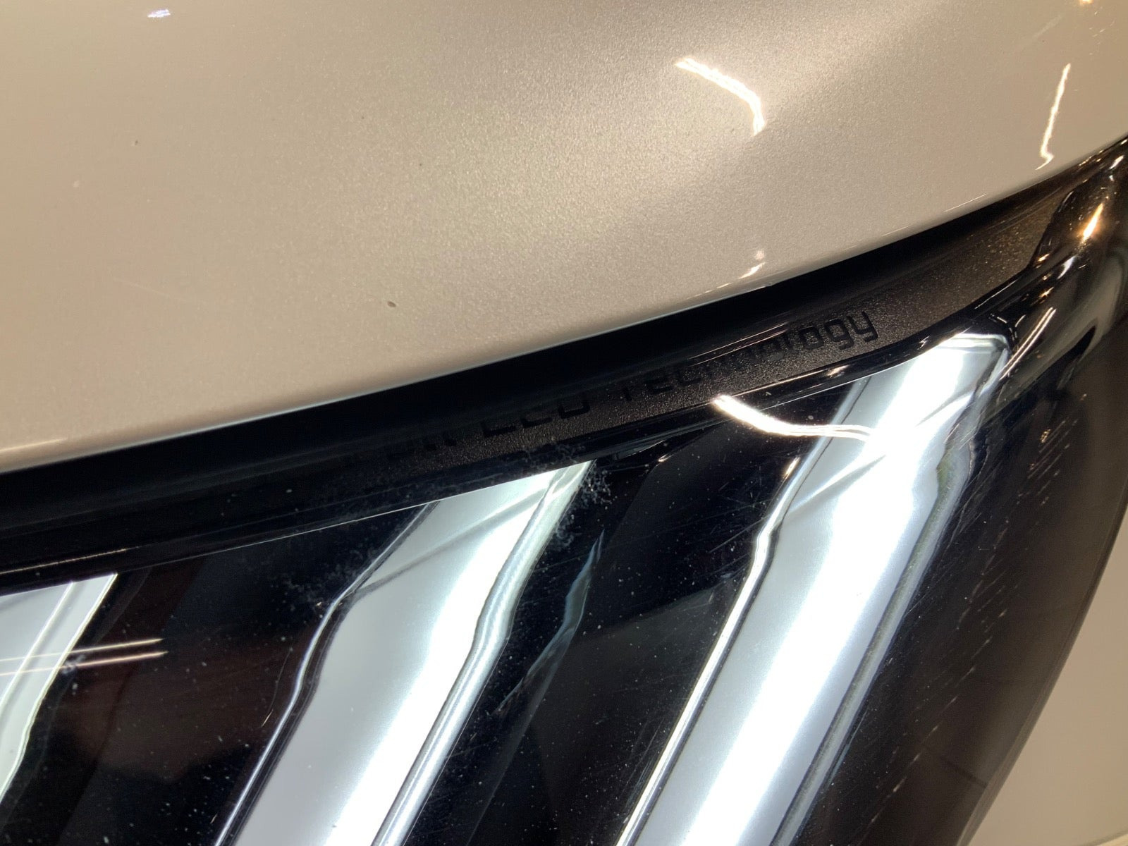 Hvid Peugeot e-2008 fra 2020