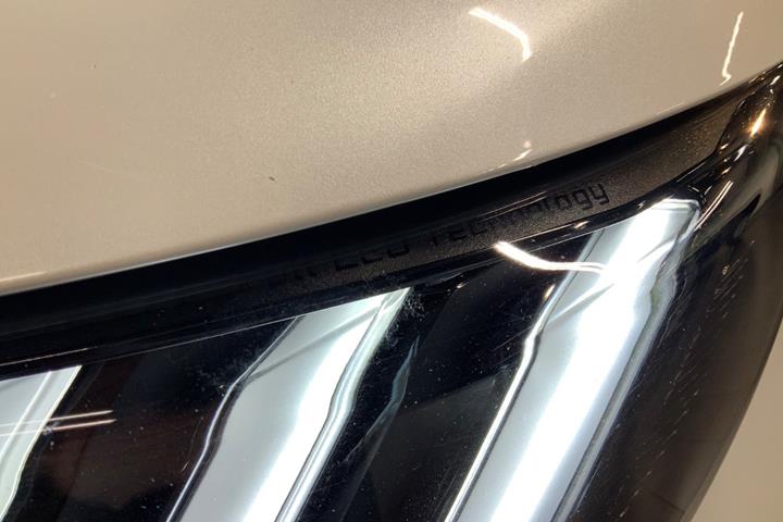 Hvid Peugeot e-2008 fra 2020