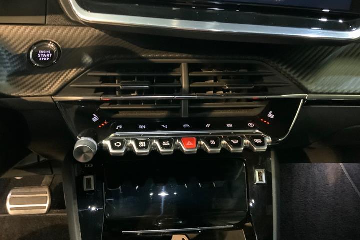 Hvid Peugeot e-2008 fra 2020