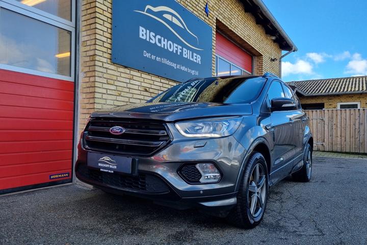 Grå Ford Kuga fra 2019