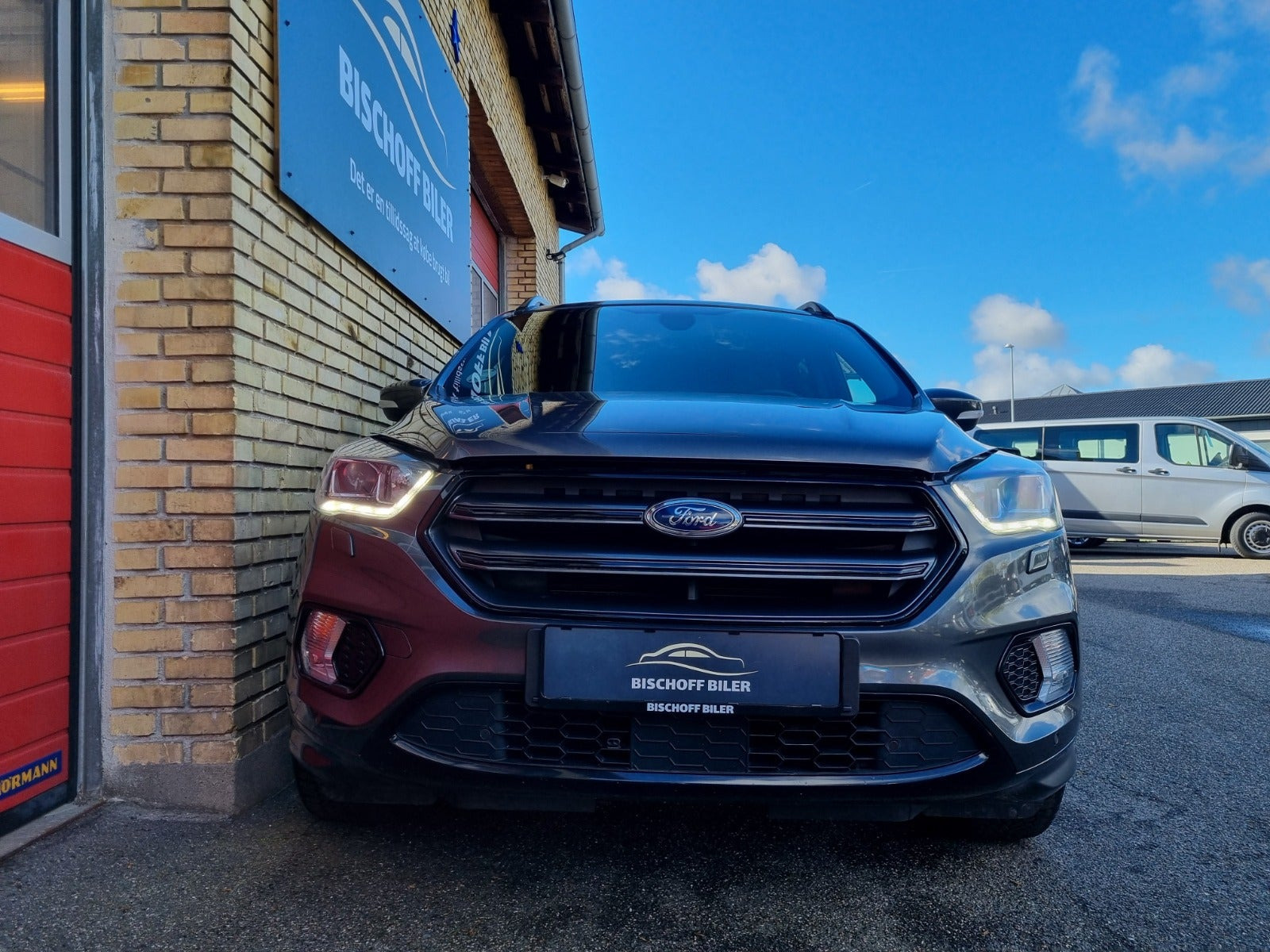 Grå Ford Kuga fra 2019