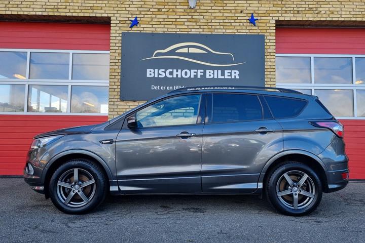 Grå Ford Kuga fra 2019