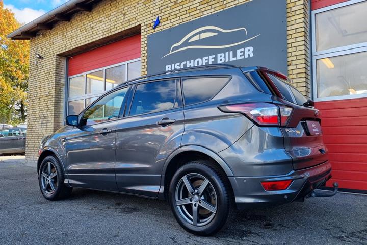 Grå Ford Kuga fra 2019