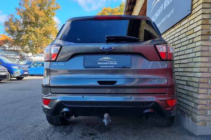 Grå Ford Kuga fra 2019