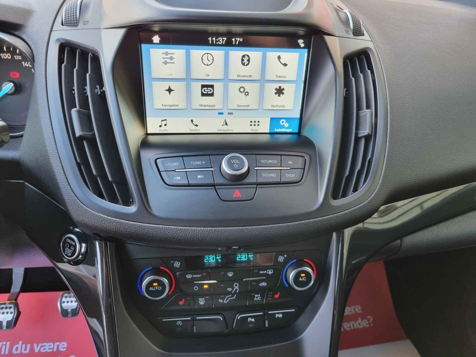 Grå Ford Kuga fra 2019