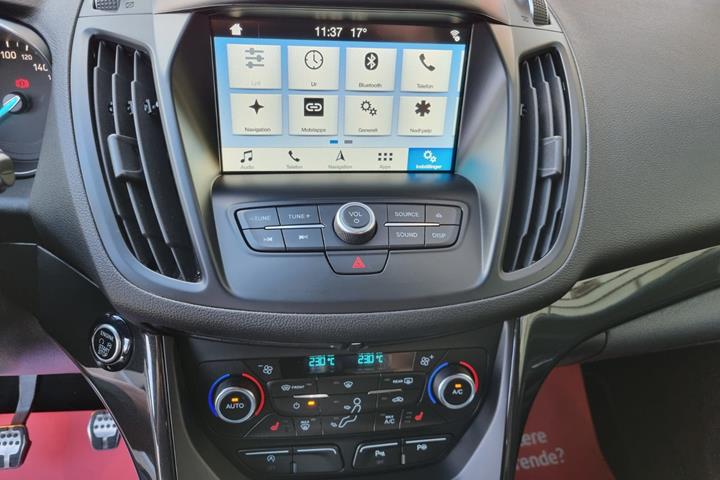 Grå Ford Kuga fra 2019