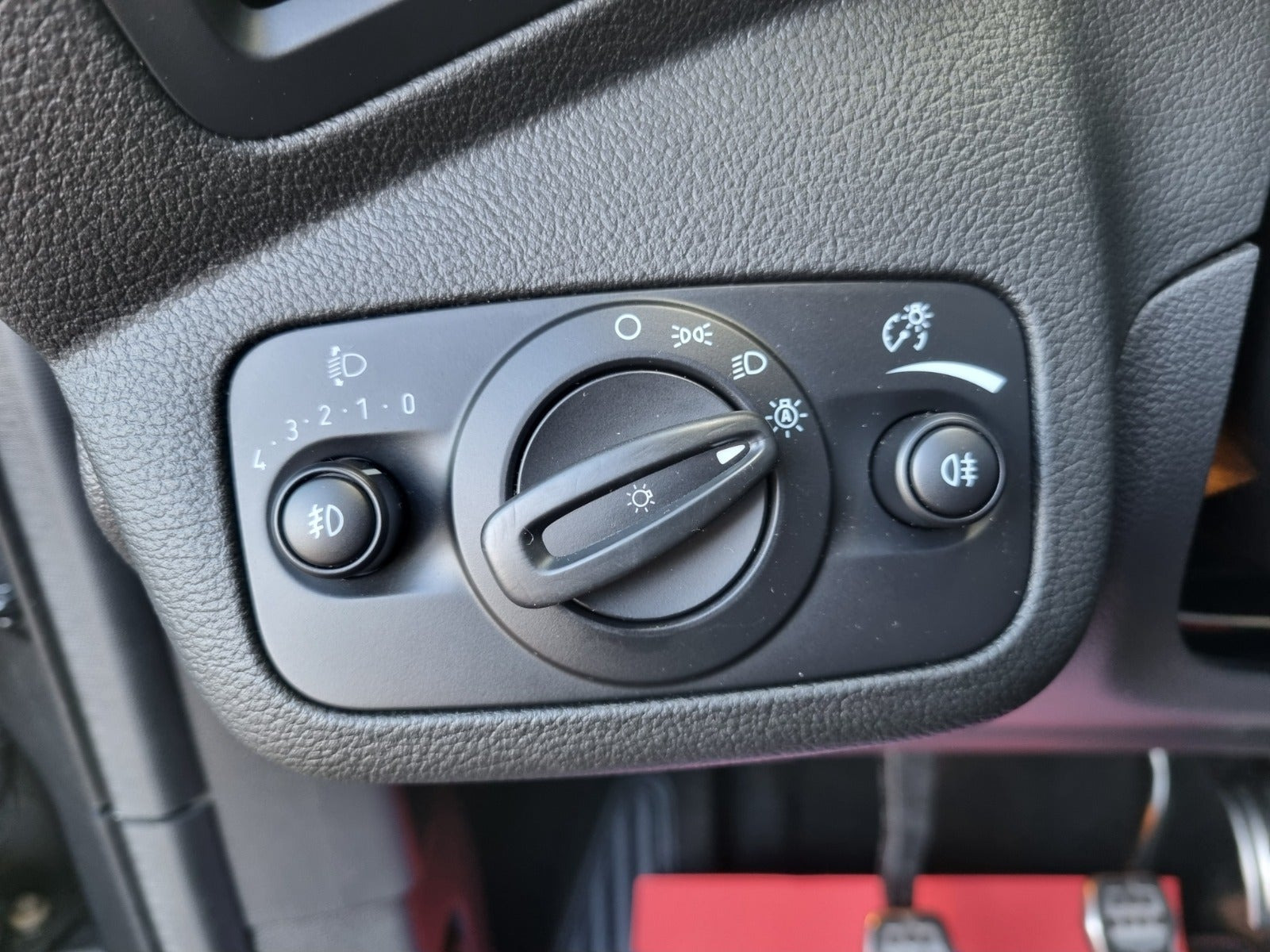 Grå Ford Kuga fra 2019