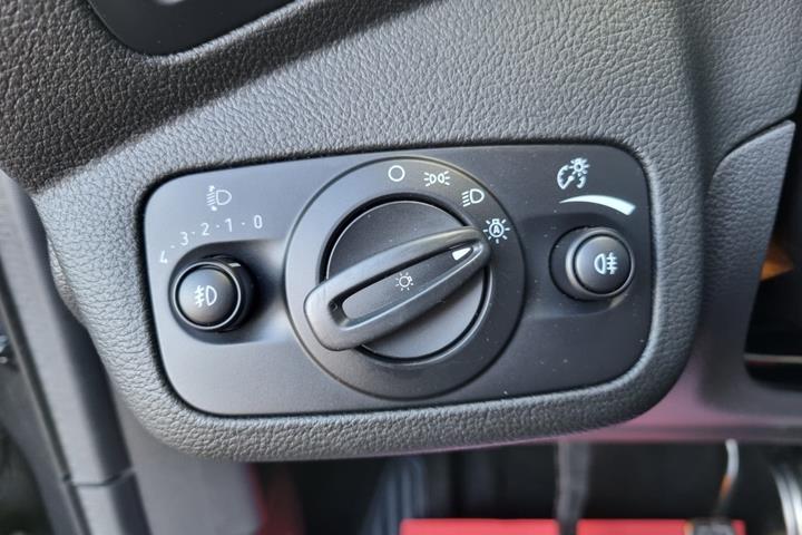 Grå Ford Kuga fra 2019