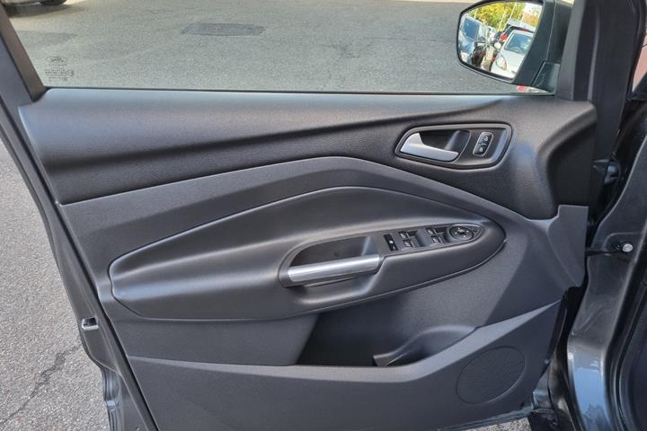 Grå Ford Kuga fra 2019