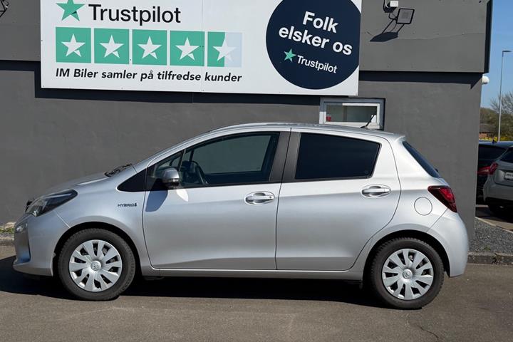 Grøn Toyota Yaris fra 2015
