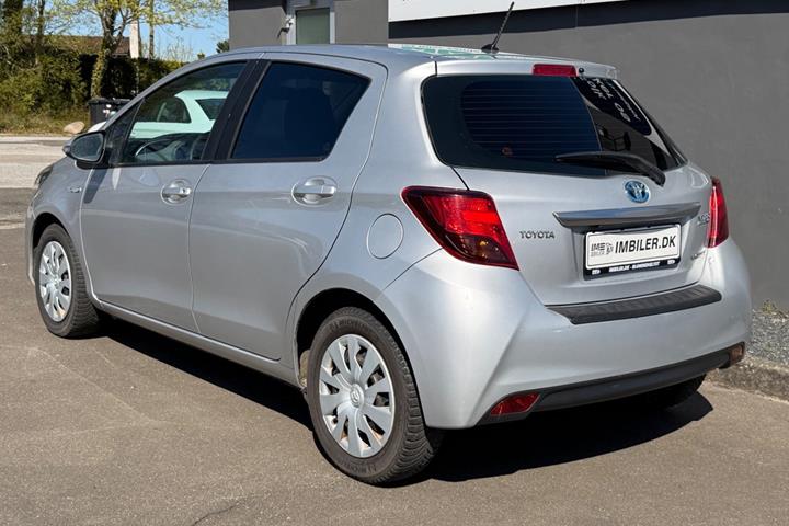 Grøn Toyota Yaris fra 2015