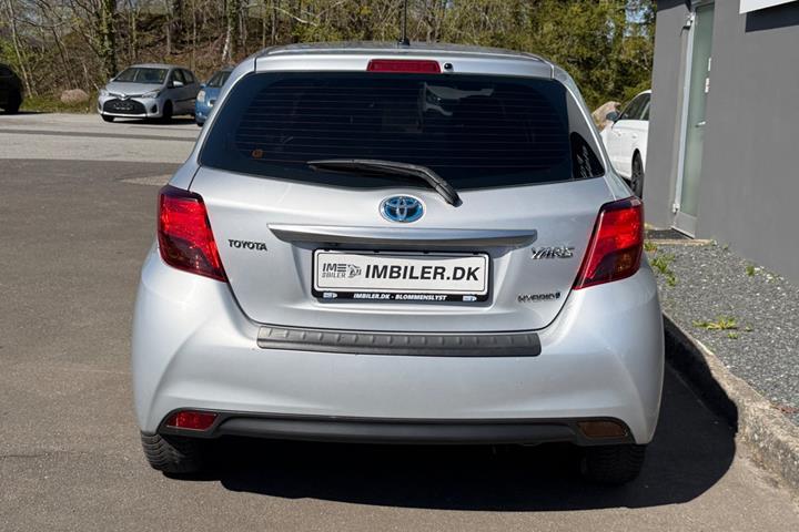 Grøn Toyota Yaris fra 2015