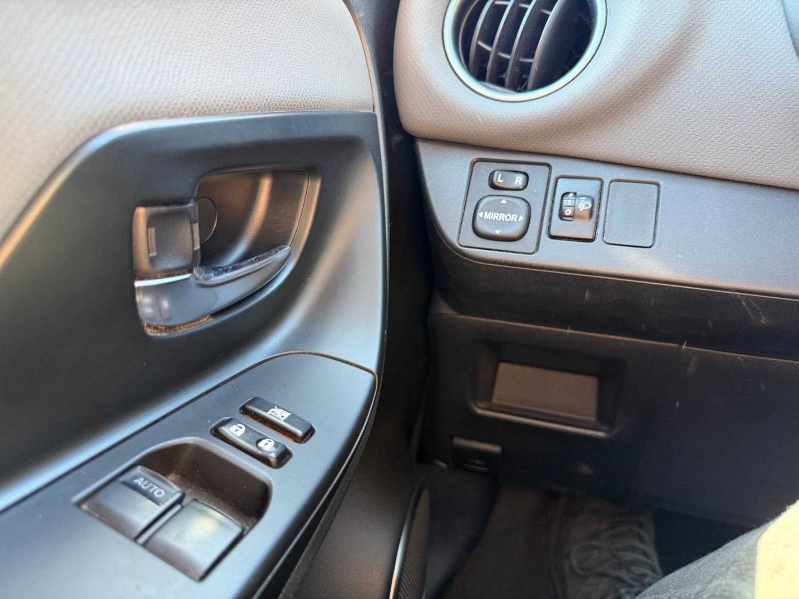 Grøn Toyota Yaris fra 2015
