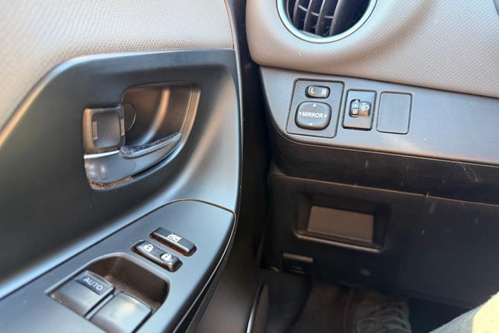 Grøn Toyota Yaris fra 2015