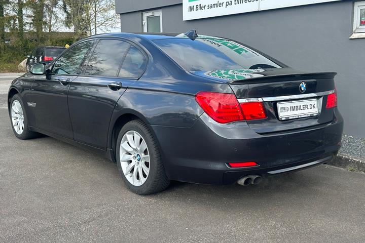 Sort BMW 730d fra 2010