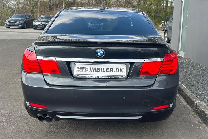 Sort BMW 730d fra 2010