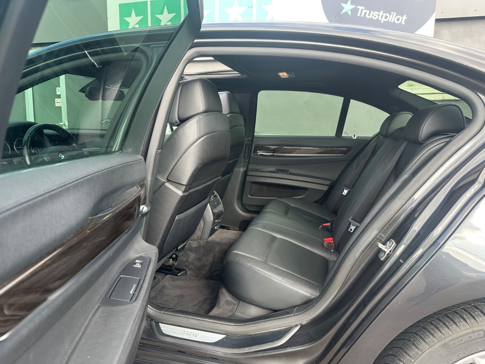 Sort BMW 730d fra 2010