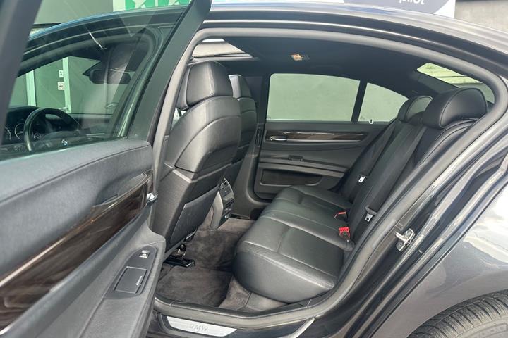 Sort BMW 730d fra 2010