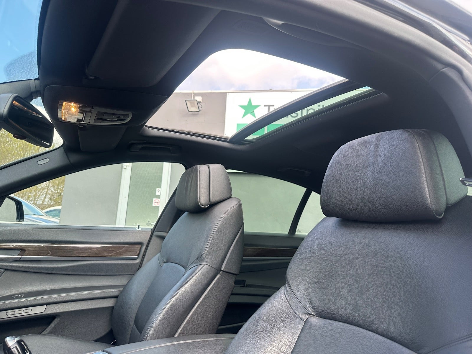 Sort BMW 730d fra 2010